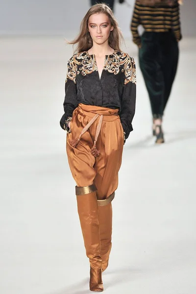 Look 17